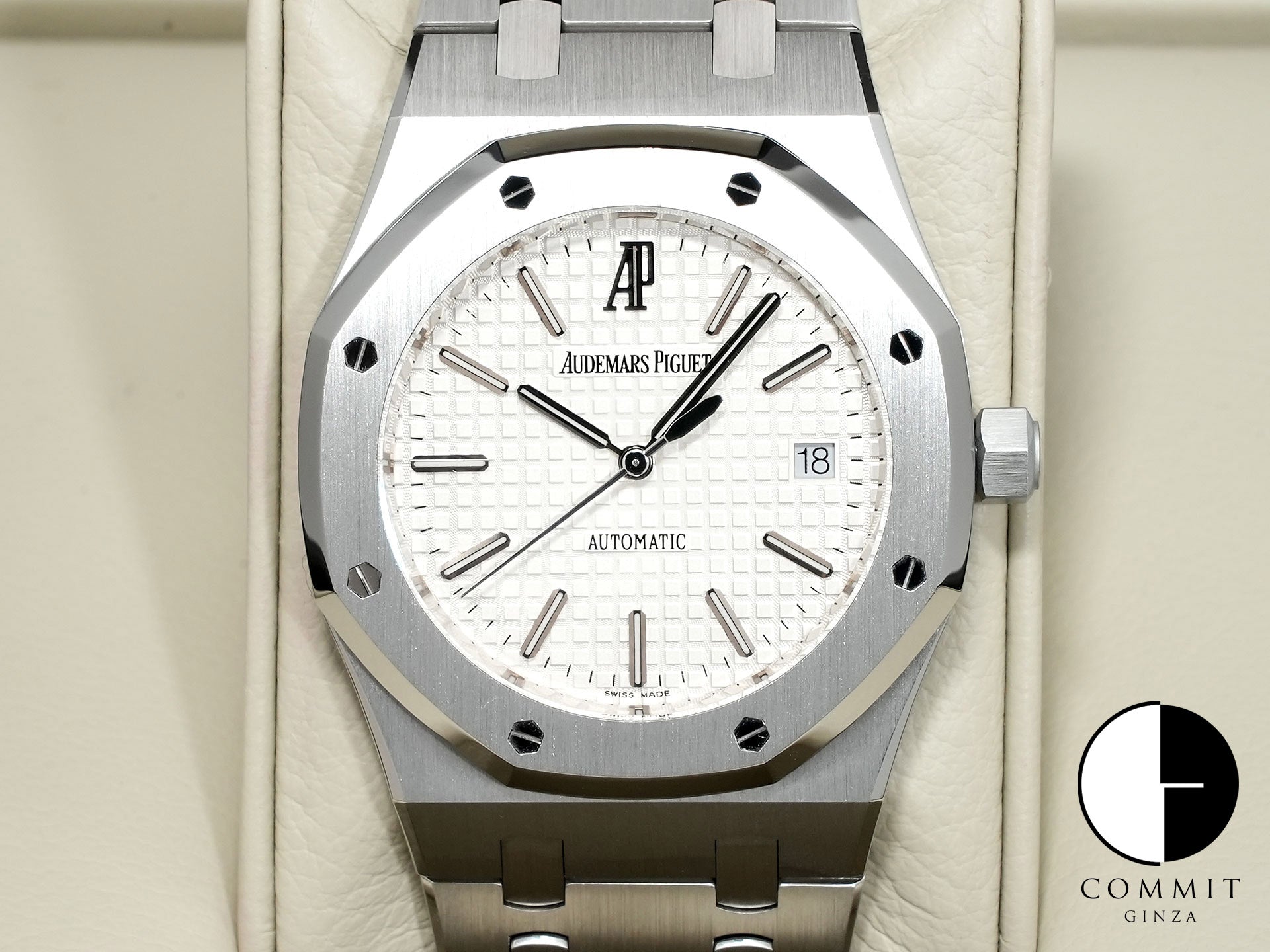 コミット銀座のロイヤルオークを見る