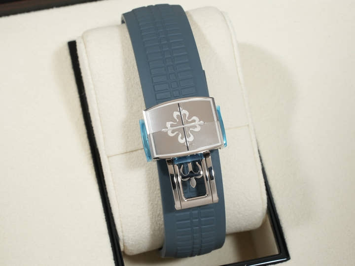 Patek Philippe Aquanaut Ref. 5164G-001 White Gold Blue-Gray Opaline Dial Unused dsn592g4