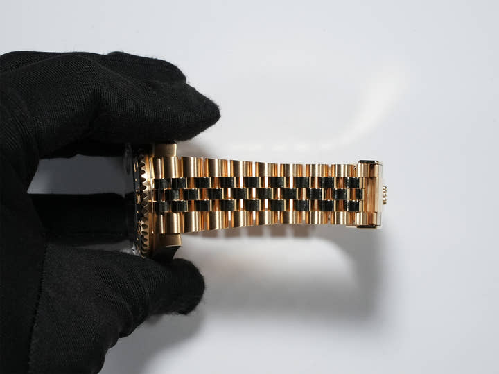 Rolex GMT-Master II Ref. 126718GRNR Yellow Gold with Black Dial and Jubilee Bracelet, Excellent Condition grwmzih7