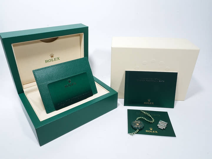 ロレックス オイスターパーペチュアル41 Ref.124300 ステンレススチール シルバー文字盤 極美品 tk6rcwty