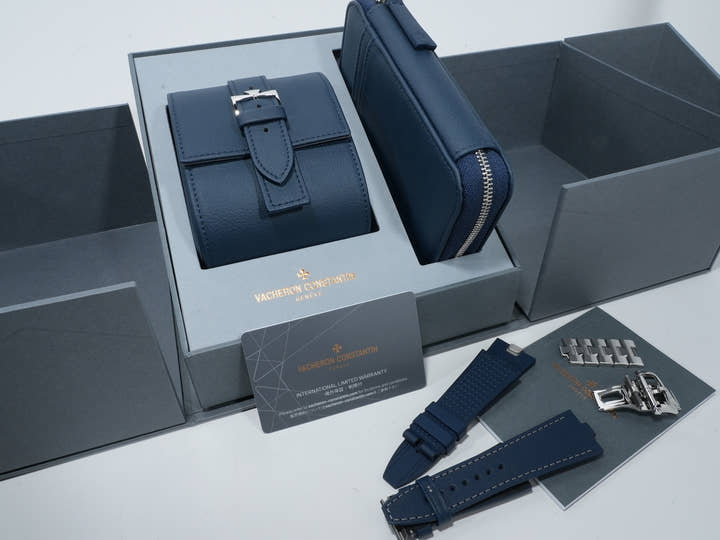 Vacheron Constantin Overseas Automatic Ref. 4520V/210A-B128 Stainless Steel Blue Dial Unused uhvncvi7