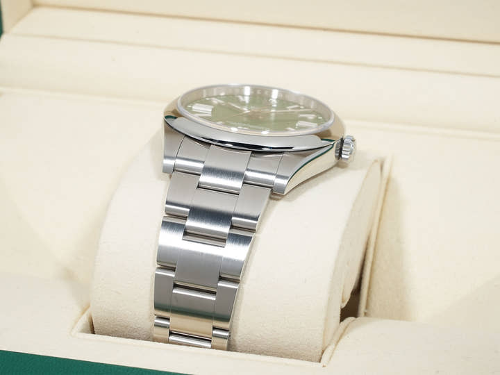 Rolex Oyster Perpetual 41 Ref. 124300 Stainless Steel Green Dial Excellent Condition m83usit2