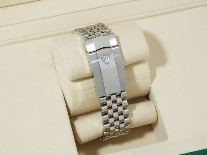 Pre-owned Rolex Datejust 41 Ref. 126334 Stainless Steel/White Gold Bright Blue Dial Jubilee Bracelet jjf2e2hy