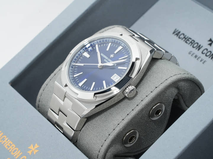 Vacheron Constantin Overseas Automatic Ref. 4520V/210A-B128 Stainless Steel Blue Dial Unused qkkxvukq