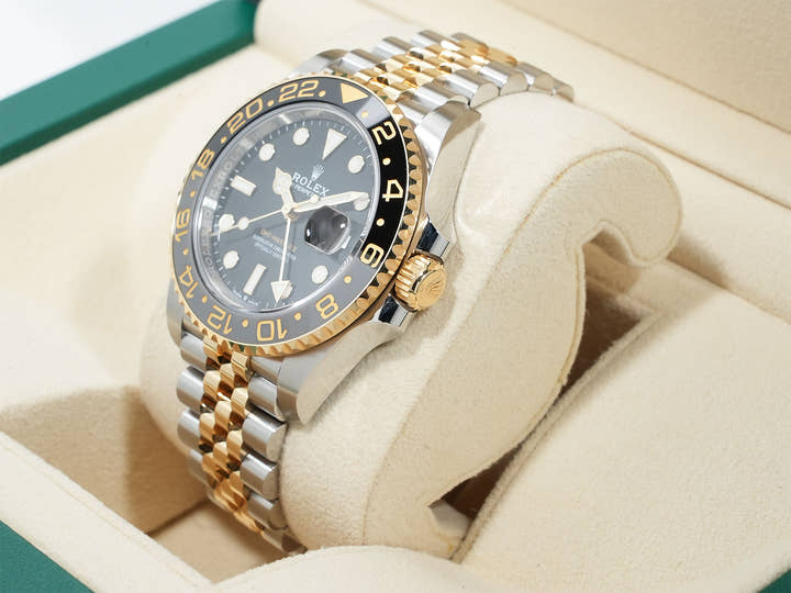 Pre-owned Rolex GMT-Master II Ref. 126713GRNR in stainless steel/yellow gold with a black dial and Jubilee bracelet (9ahj2noe)
