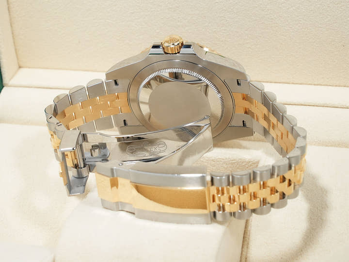 Pre-owned Rolex GMT-Master II Ref. 126713GRNR in stainless steel/yellow gold with a black dial and Jubilee bracelet (9ahj2noe)