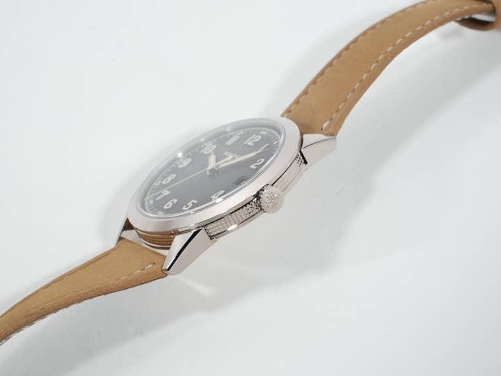 Patek Philippe Calatrava Ref. 5226G-001 in white gold with a black gradient textured lacquer and anthracite dial. Excellent condition. kbmpqo3d