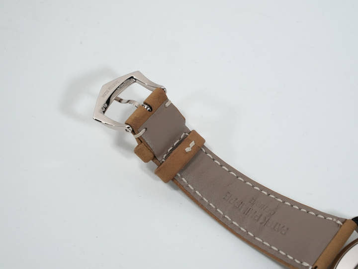 Patek Philippe Calatrava Ref. 5226G-001 in white gold with a black gradient textured lacquer and anthracite dial. Excellent condition. kbmpqo3d