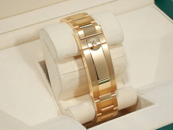 Rolex Submariner Date Ref. 116618LN Yellow Gold Black Dial Excellent Condition Pre-Owned tj4grzy3