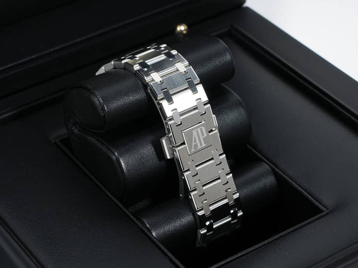 オーデマピゲ ロイヤルオーク エクストラ シン Ref.15202ST.OO.1240ST.01.A ステンレススチール ブルー文字盤 美中古 ajte37rn