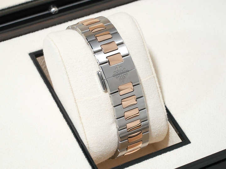 Patek Philippe Nautilus Chronograph Ref. 5980/1AR-001 Stainless Steel/Rose Gold Blue Dial Excellent Condition xp899qt5