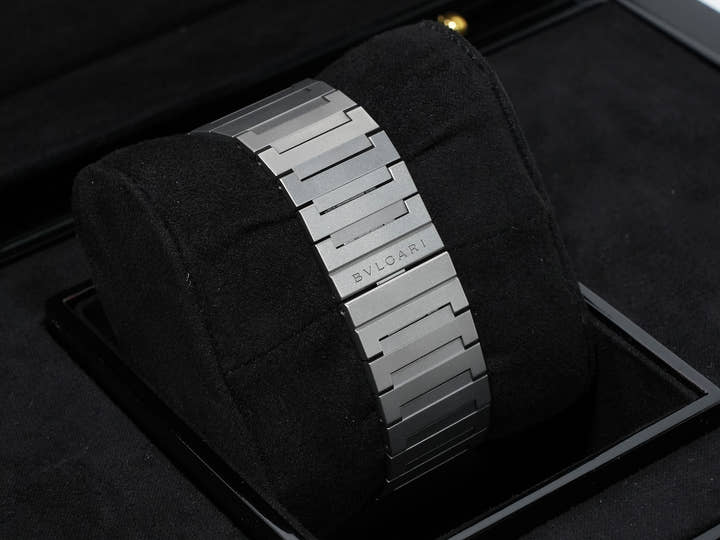 ブルガリ オクト フィニッシモ Ref.103766 チタン ブルー文字盤 美品 8nffjbh9