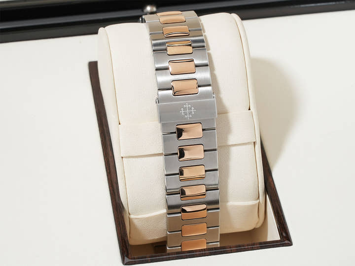 パテックフィリップ ノーチラス クロノグラフ Ref.5980/1AR-001 ステンレススチール/ローズゴールド ブルー文字盤 中古 jykint46