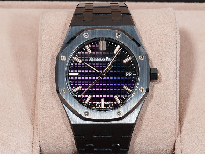 Audemars Piguet Royal Oak Ref. 77350CE.OO.1266CE.02.A Ceramic Rainbow Tapestry Dial Excellent Condition h9y9rsdn