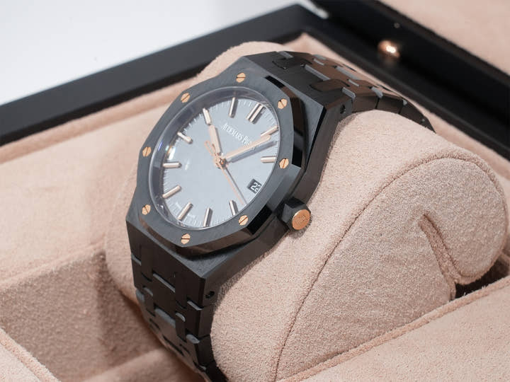 Audemars Piguet Royal Oak Ref. 77350CE.OO.1266CE.02.A Ceramic Rainbow Tapestry Dial Excellent Condition h9y9rsdn