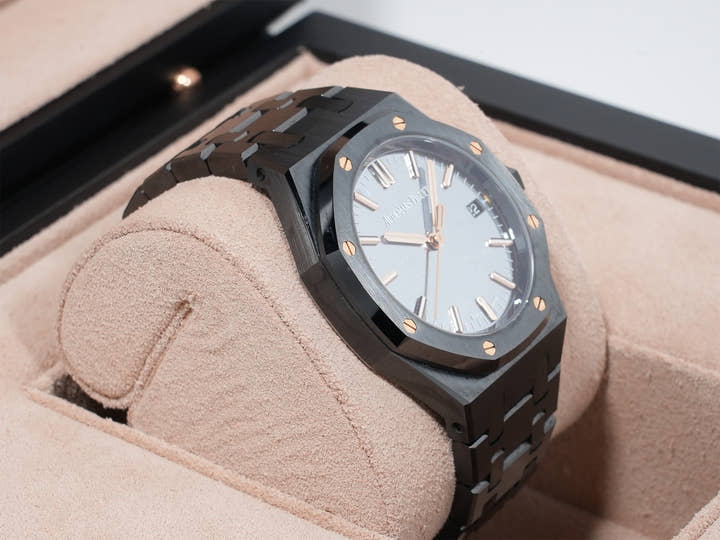 Audemars Piguet Royal Oak Ref. 77350CE.OO.1266CE.02.A Ceramic Rainbow Tapestry Dial Excellent Condition h9y9rsdn