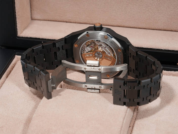 Audemars Piguet Royal Oak Ref. 77350CE.OO.1266CE.02.A Ceramic Rainbow Tapestry Dial Excellent Condition h9y9rsdn