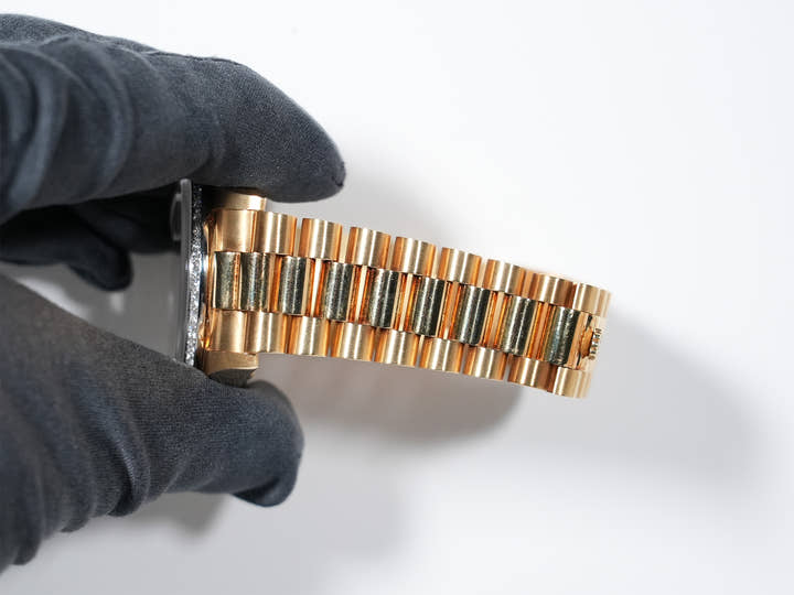 Pre-owned Rolex Day-Date 36 Ref. 18048 Yellow Gold Blue Gradient with Milliard Diamond Dial, President Bracelet (ikzdx52u)