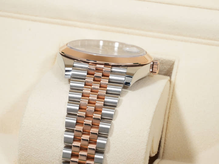 ロレックス デイトジャスト41 Ref.126301 ステンレススチール/エバーローズゴールド スレートローマン文字盤 ジュビリーブレスレット 中古 f7rv7r9z