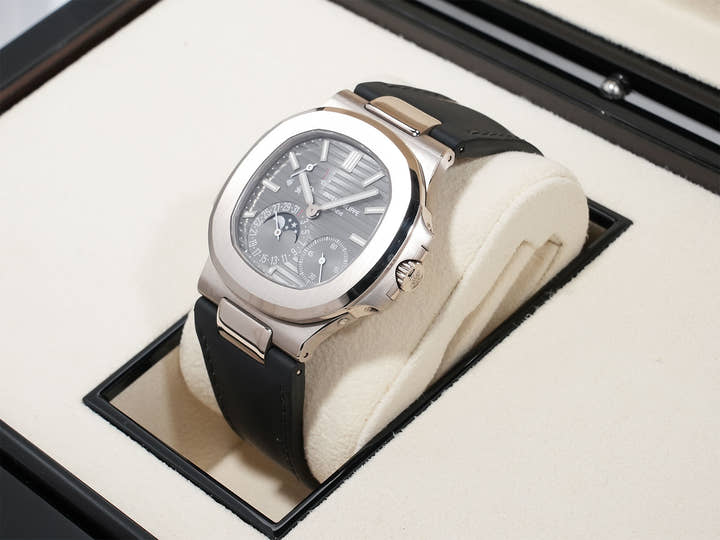Patek Philippe Nautilus Petite Complication Ref. 5712G-001 White Gold Slate Dial Pre-owned 46gi2vkm