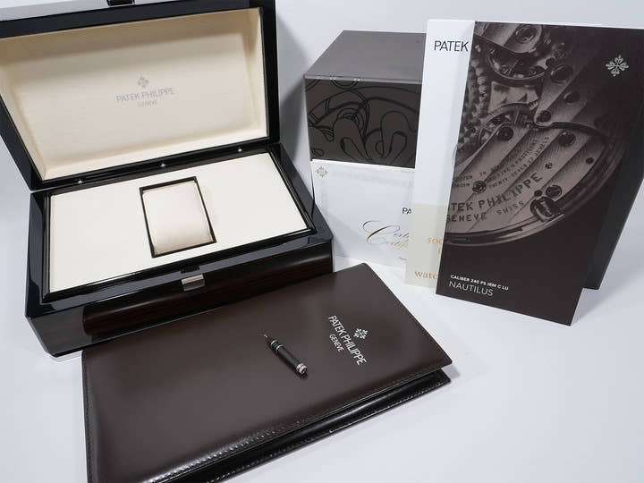 Patek Philippe Nautilus Petite Complication Ref. 5712G-001 White Gold Slate Dial Pre-owned 46gi2vkm