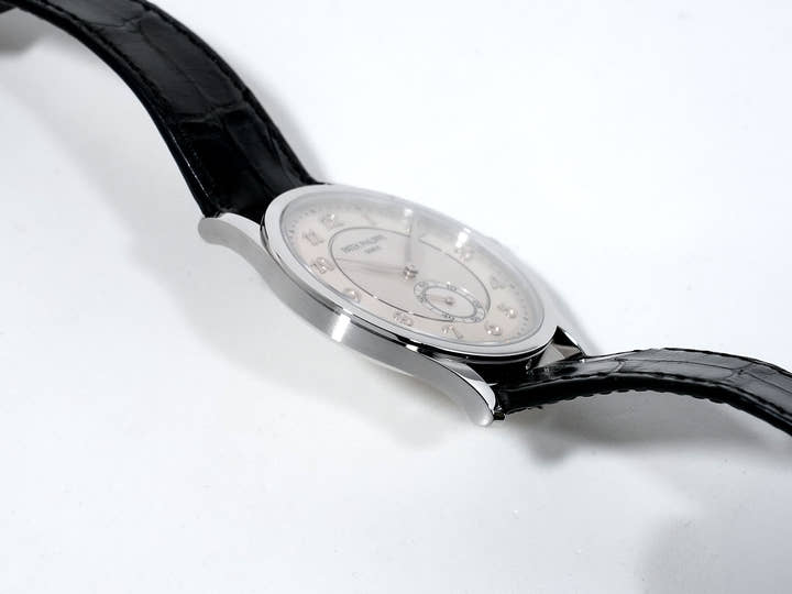 Patek Philippe Calatrava Ref. 5196P-001 Platinum Silver Dial Pre-owned c9wuitj7