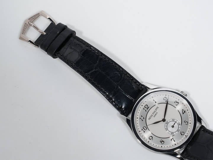 Patek Philippe Calatrava Ref. 5196P-001 Platinum Silver Dial Pre-owned c9wuitj7