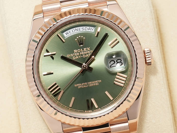 Rolex Day-Date 40 Ref. 228235 Everose Gold Olive Green Dial Excellent Condition zim9ag8r