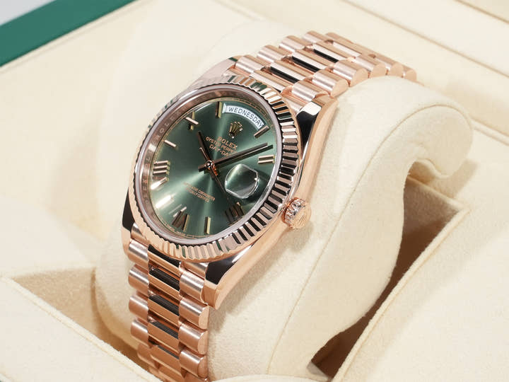 Rolex Day-Date 40 Ref. 228235 Everose Gold Olive Green Dial Excellent Condition zim9ag8r