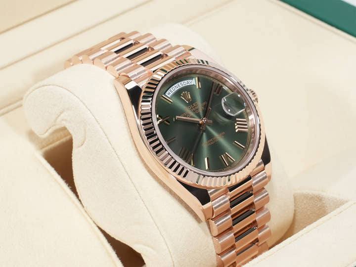 Rolex Day-Date 40 Ref. 228235 Everose Gold Olive Green Dial Excellent Condition zim9ag8r
