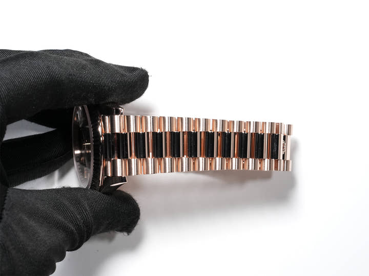 Rolex Day-Date 40 Ref. 228235 Everose Gold Olive Green Dial Excellent Condition zim9ag8r