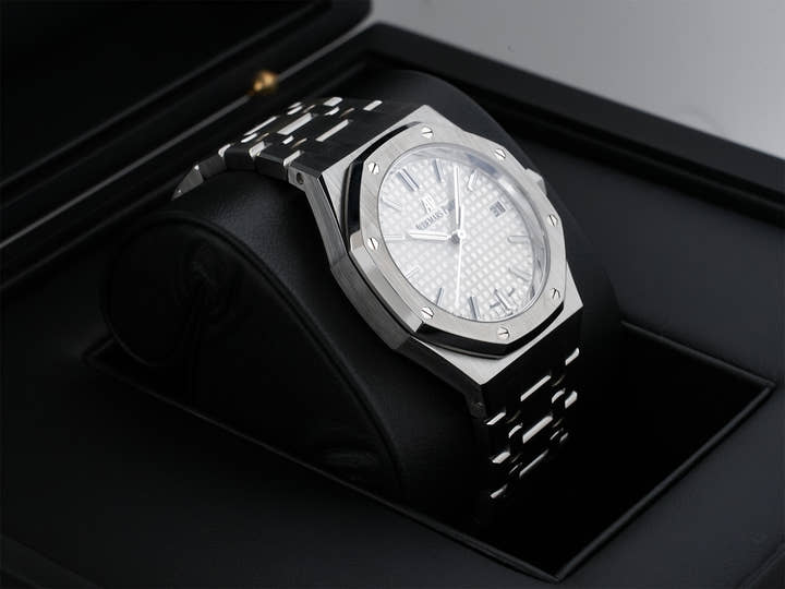 オーデマピゲ ロイヤルオーク Ref.77350ST.OO.1261ST.01 ステンレススチール シルバー文字盤 極美品 cym39qes