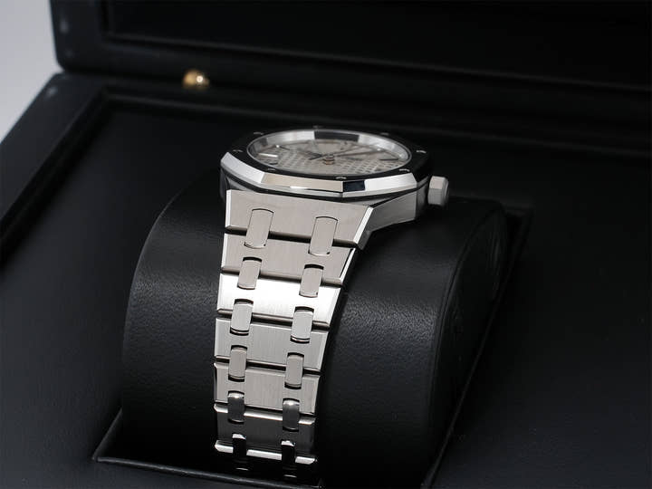 オーデマピゲ ロイヤルオーク Ref.77350ST.OO.1261ST.01 ステンレススチール シルバー文字盤 極美品 cym39qes