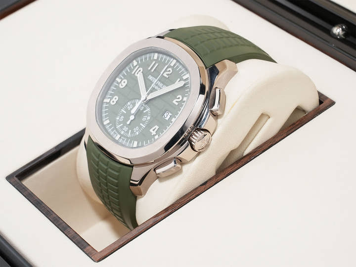 パテックフィリップ アクアノート Ref.5968G-010 ホワイトゴールド カーキグリーン文字盤 中古 g25xfyzr