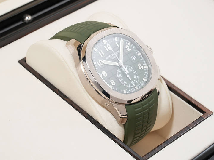 パテックフィリップ アクアノート Ref.5968G-010 ホワイトゴールド カーキグリーン文字盤 中古 g25xfyzr