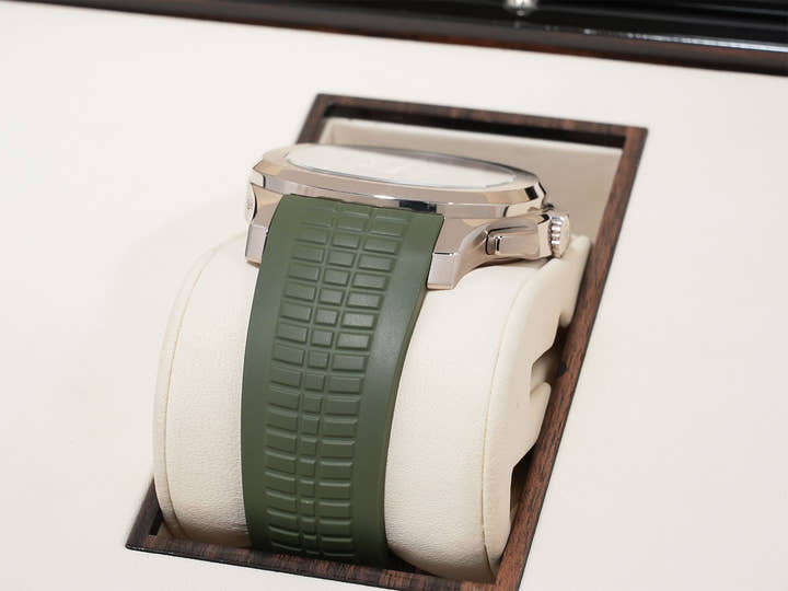 パテックフィリップ アクアノート Ref.5968G-010 ホワイトゴールド カーキグリーン文字盤 中古 g25xfyzr