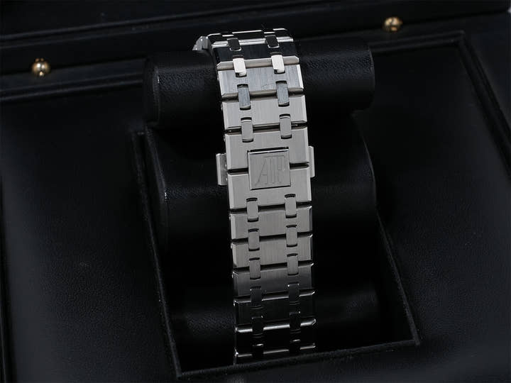 オーデマピゲ ロイヤルオーク Ref.15500ST.OO.1220ST.04 ステンレススチール シルバー文字盤 中古 5eoouafz