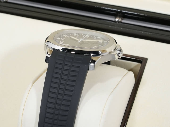 パテックフィリップ アクアノート Ref.5167A-001 ステンレススチール ブラック文字盤 中古 4ns4kdaj