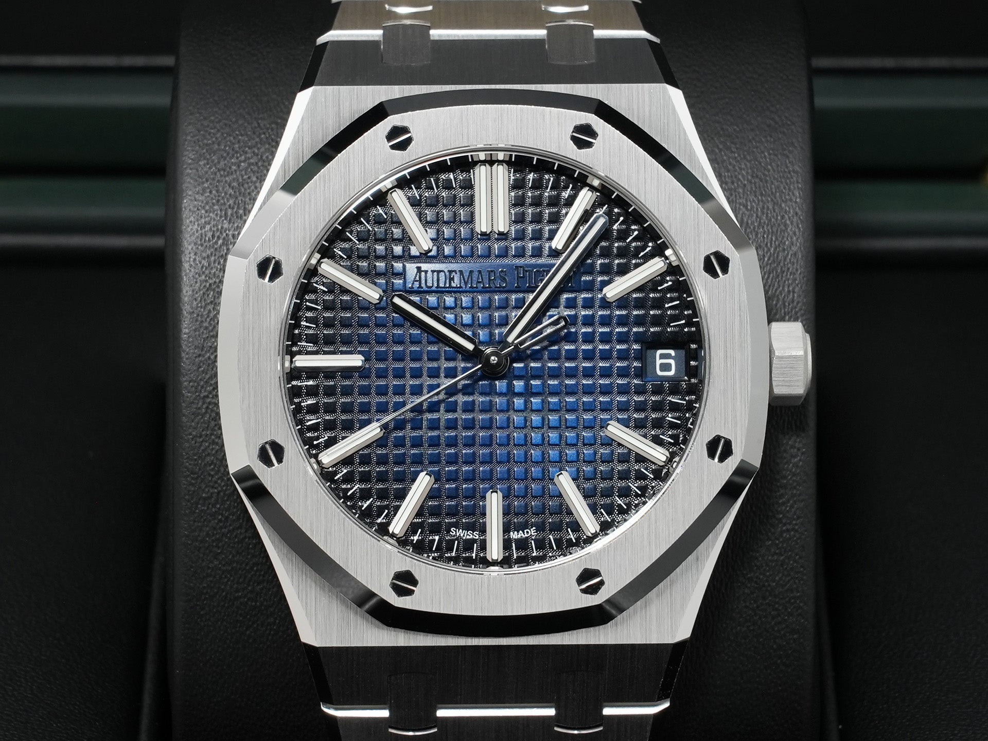 Audemars Piguet Royal Oak Ref. 15510BC.OO.1320BC.04 White Gold Smoke Blue Dial Unused ewv6b374