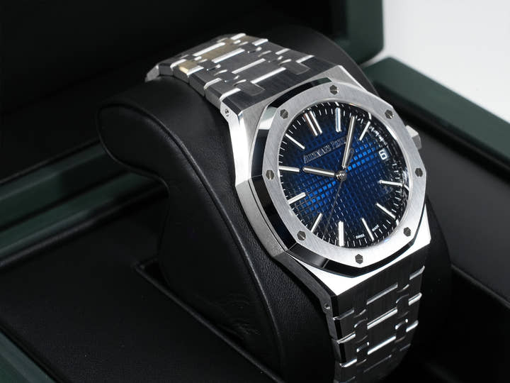 オーデマピゲ ロイヤルオーク Ref.15510BC.OO.1320BC.04 ホワイトゴールド スモークブルー文字盤 未使用 ewv6b374