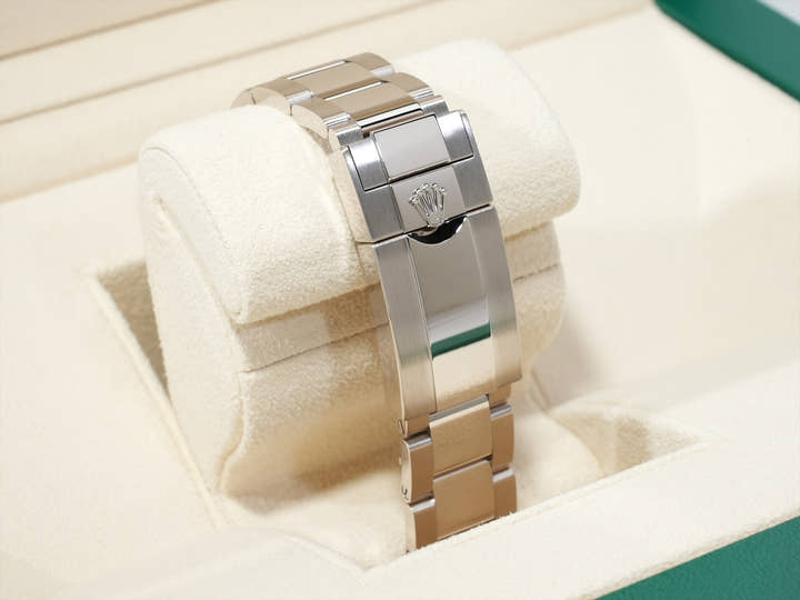 Rolex Daytona Ref. 126509 White Gold with Bright Black and Steel Dial, Unused, zs5f9ns3