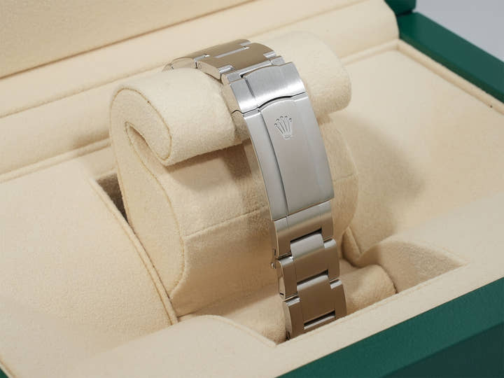 ロレックス オイスターパーペチュアル41 Ref.124300 ステンレススチール ブライトブルー文字盤 未使用 q42pk24a