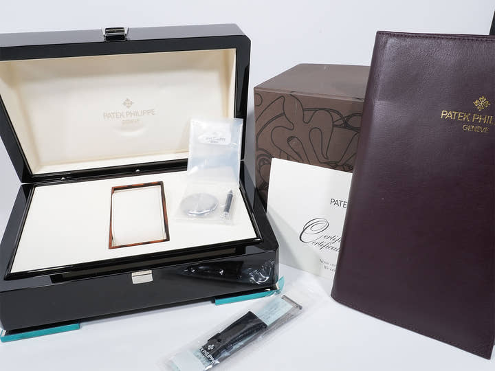 Patek Philippe Perpetual Calendar Chronograph Ref. 5970G-001 White Gold Silver Dial Pre-owned xoyge9ui