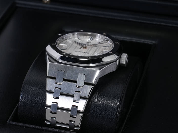 オーデマピゲ ロイヤルオーク Ref.15450ST.OO.1256ST.01 ステンレススチール シルバー文字盤 美品 59knu9fi