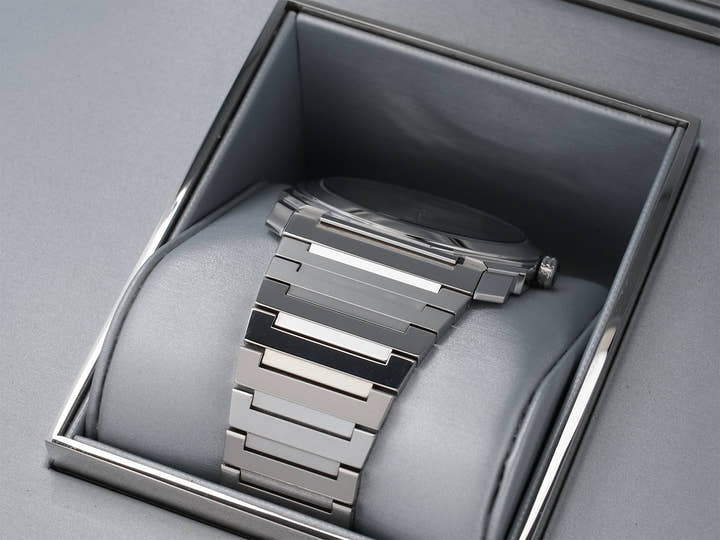 ブルガリ オクト フィニッシモ 妹島和世 Ref.103710 ステンレススチール グレー文字盤 中古 h6q7ihw7