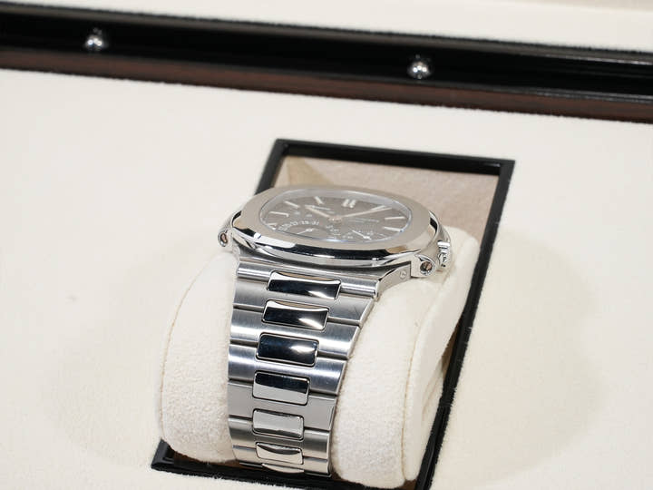 Patek Philippe Nautilus Petite Complication Ref. 5712/1A-001 Stainless Steel Blue Dial Pre-owned y57pc952