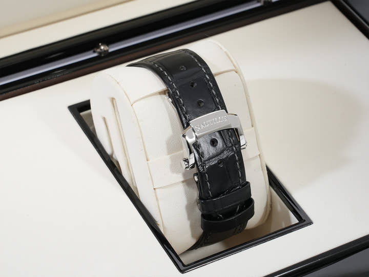 パテックフィリップ ノーチラス アニュアルカレンダー ムーンフェイズ Ref.5726A-001 ステンレススチール ブラック文字盤 美品 75ga46qo