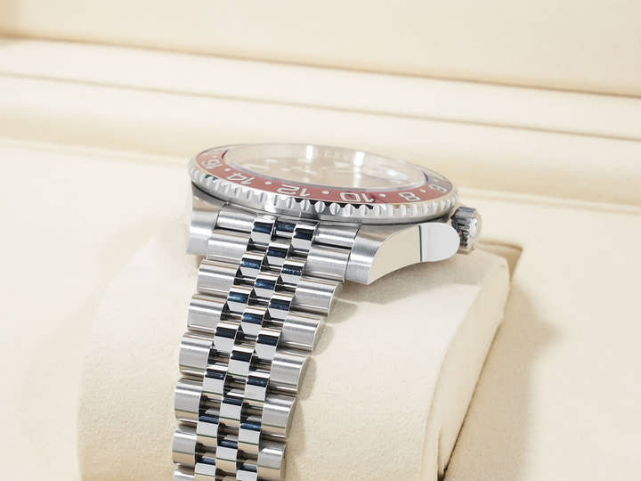 Pre-owned Rolex GMT-Master II Ref. 126710BLRO Stainless Steel with Black Dial and Jubilee Bracelet (CDP4IGFD)