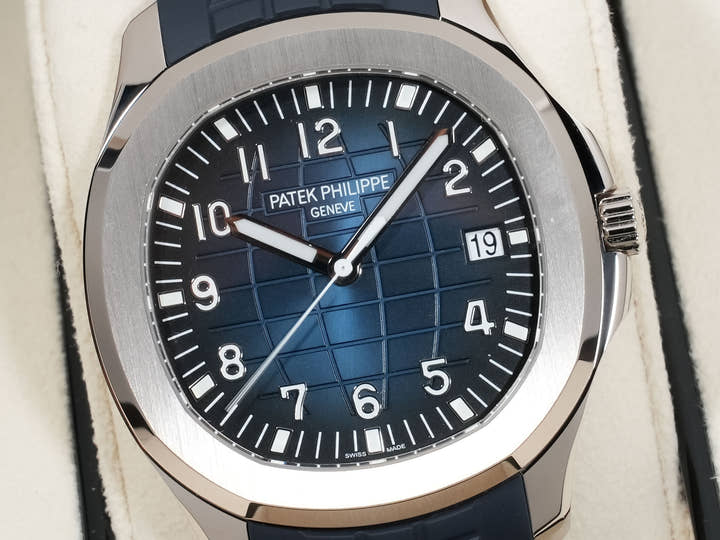 Patek Philippe Aquanaut Ref. 5168G-001 White Gold Midnight Blue Dial Unused r5ez6uz4