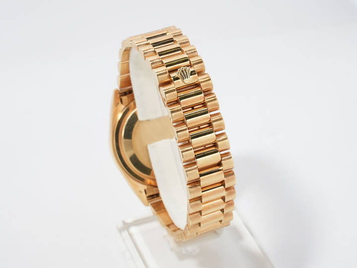 Pre-owned Rolex Day-Date 36 Ref. 18238G Yellow Gold Champagne with 10 Diamond Dials nmuiai3p